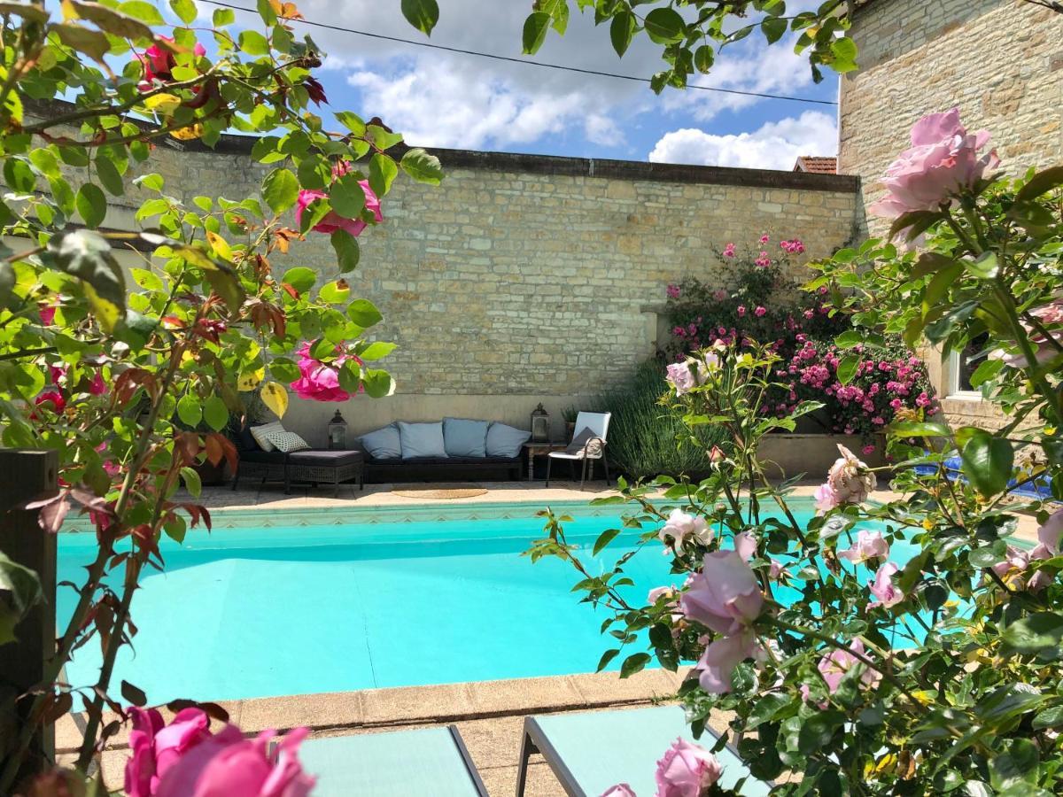 Gigny  La Cour Des Delices Bed & Breakfast エクステリア 写真