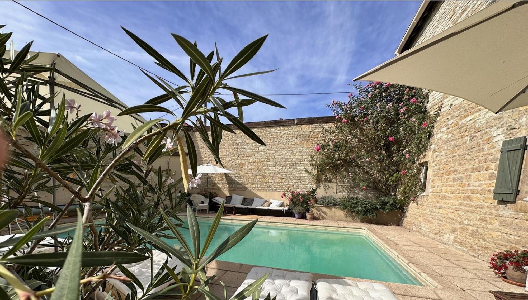 Gigny  La Cour Des Delices Bed & Breakfast エクステリア 写真