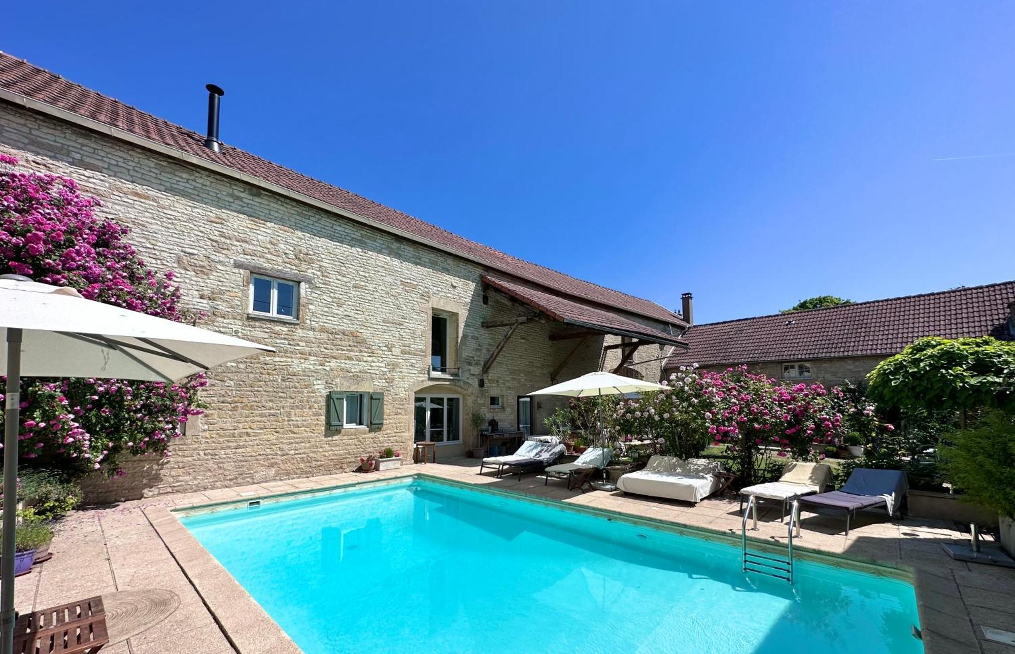 Gigny  La Cour Des Delices Bed & Breakfast エクステリア 写真