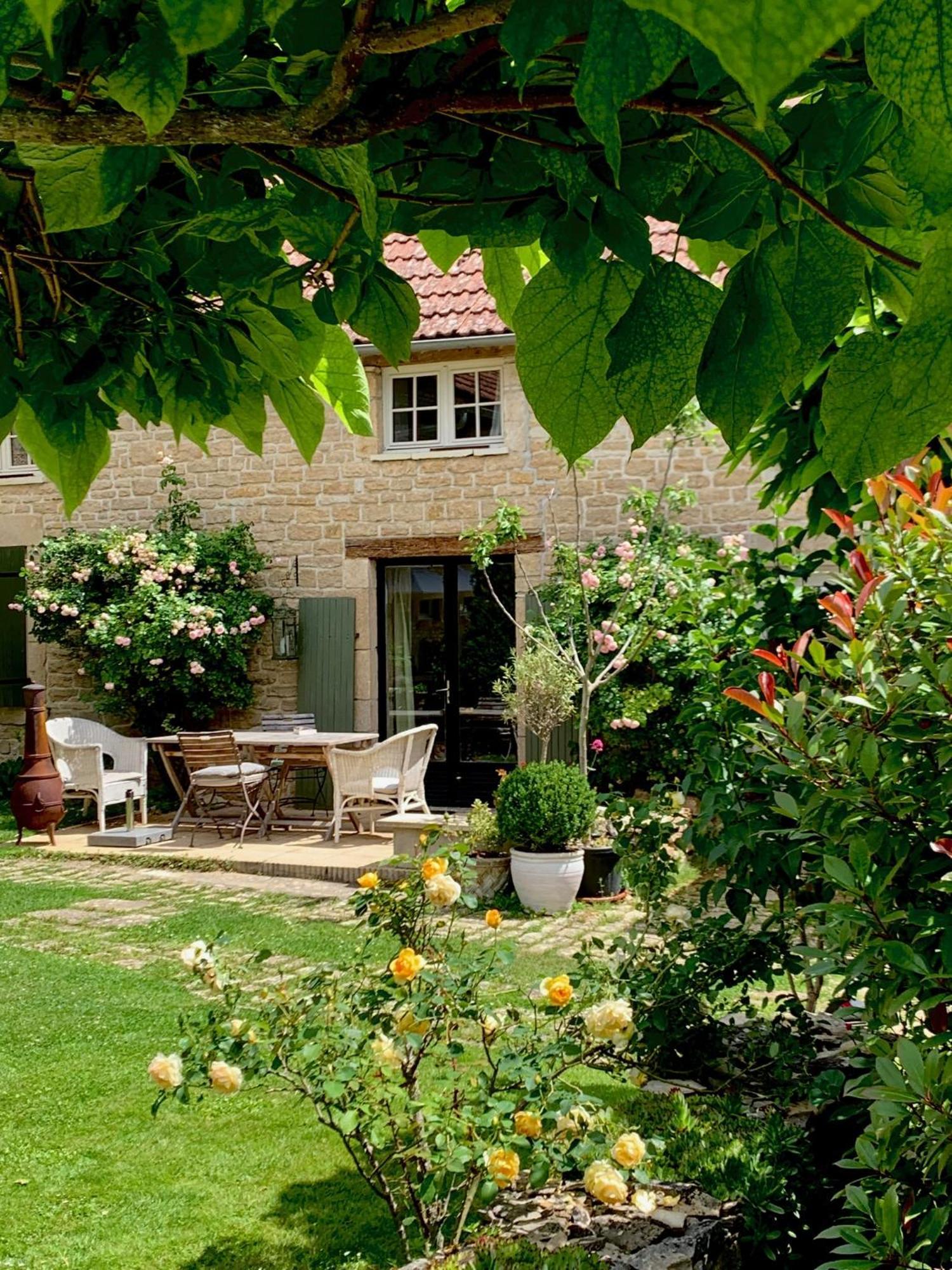 Gigny  La Cour Des Delices Bed & Breakfast エクステリア 写真