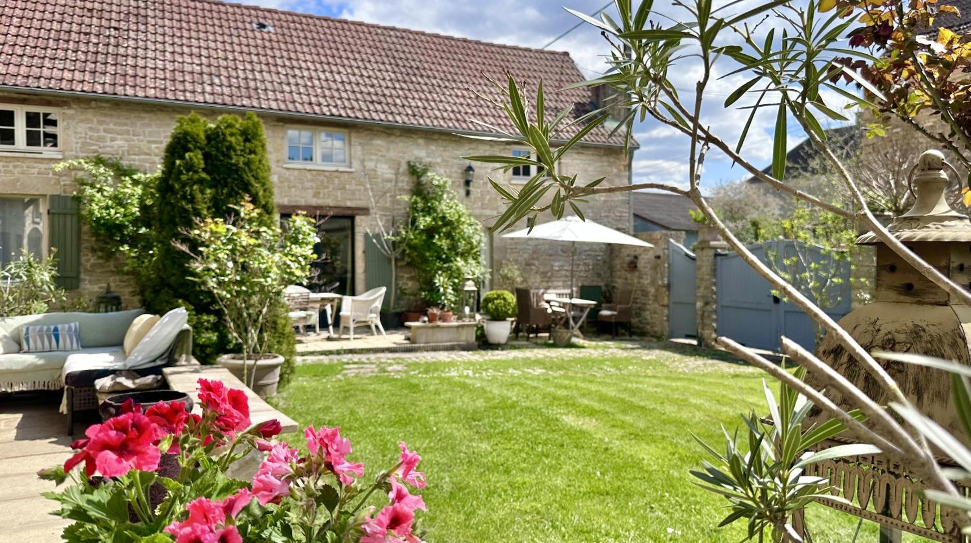 Gigny  La Cour Des Delices Bed & Breakfast エクステリア 写真